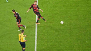 Luật Bóng Đá Thế Giới Là Gì? Ai Là Người Quyết Định?